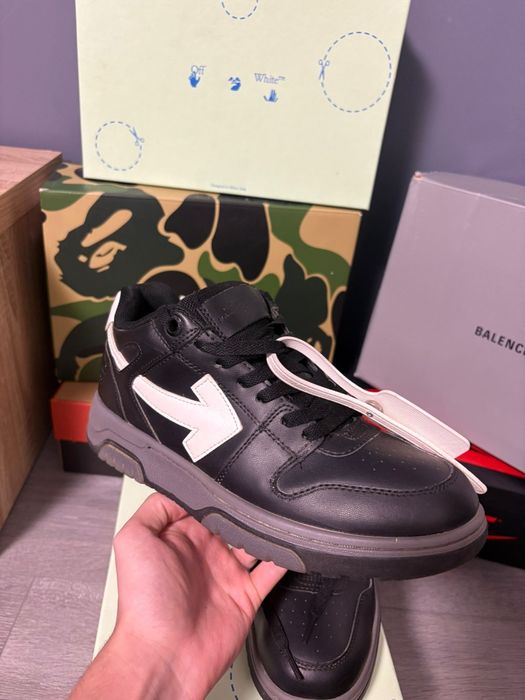 Sneakers Off White out of office