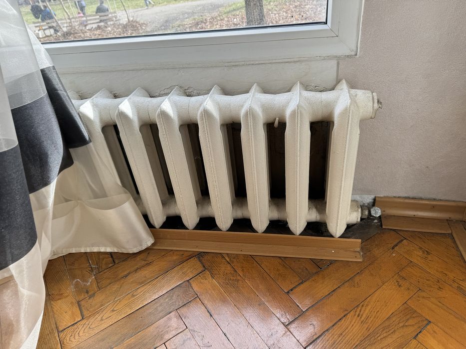 Чугунен радиатор с 28 глидера нисък