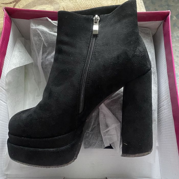 Ботильоны  новые одевала всего одинь раз