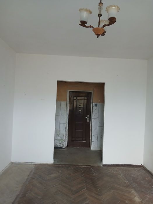 Garsoniera de vânzare