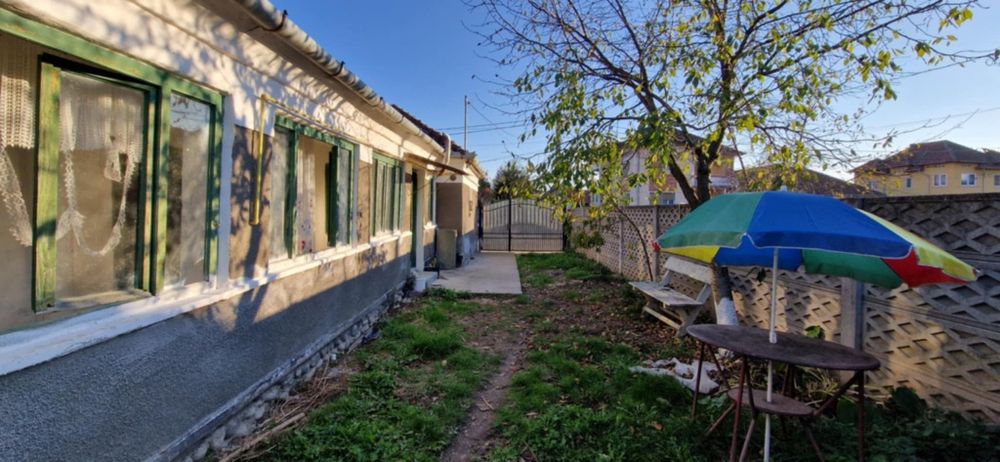 Casa 114 mp - in Hateg la 300 m de primarie 56000 euro