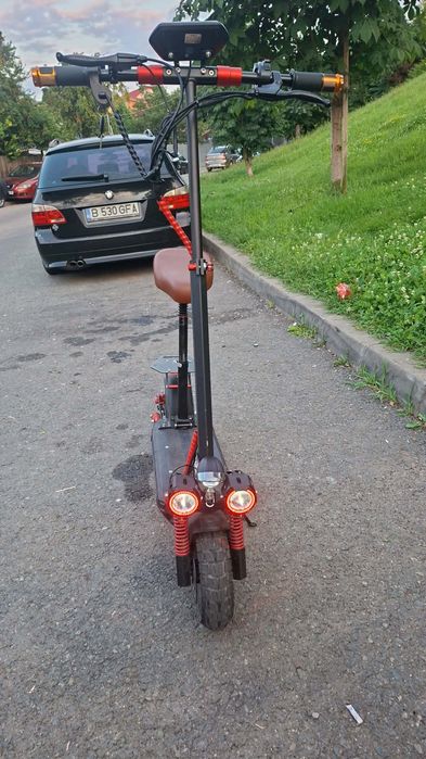 Vand sau schimb cu alta trotineta (0785899837)