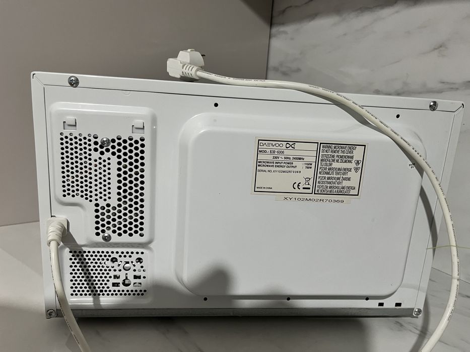 Cuptor microunde exterior impecabil Daewoo 700W