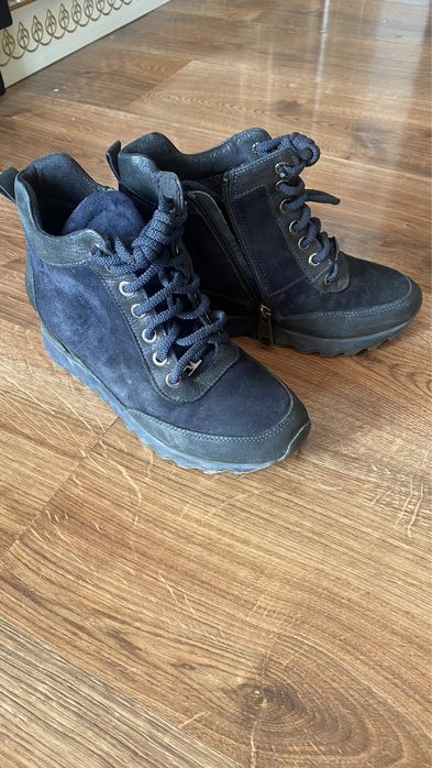 Ботинки кроссовки женские