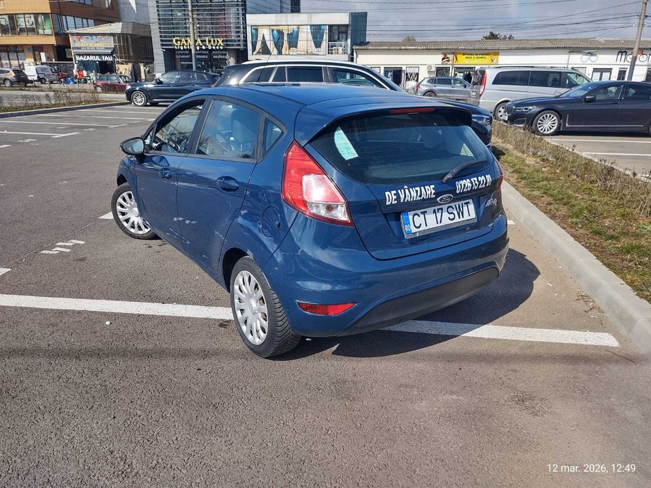 Vand ford Fiesta 2015 / 64,000 km / 5.800 euro .