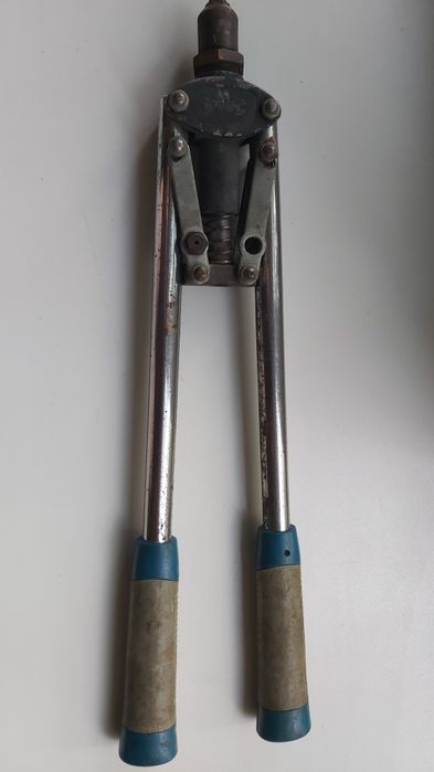 Заклёпочник ручной