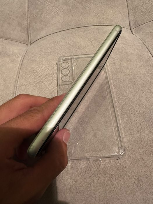 Продам Samsung galaxy S21 5G