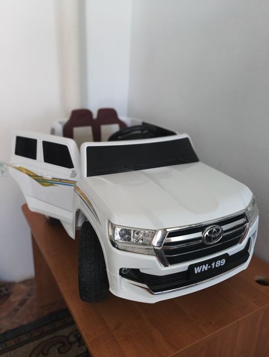 Машина с пультом управления