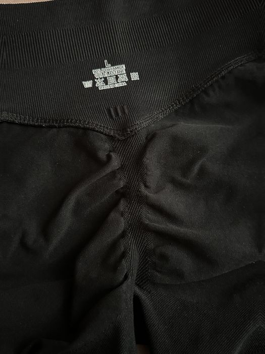 Спортивные обтягивающие шорты