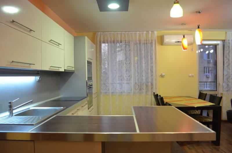 Продава се Тристаен апартамент в София, Стрелбище - 119 кв.м за 1564 €/кв.м - Снимка #2
