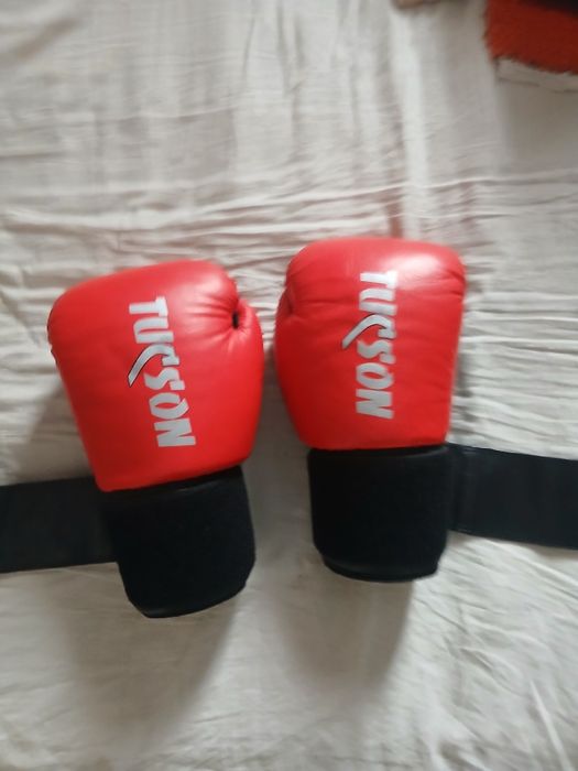 Боксови ръкавици