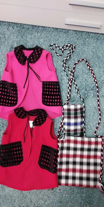 2 veste de copii și două trăistuțe lucrate manual la Virginia Linul