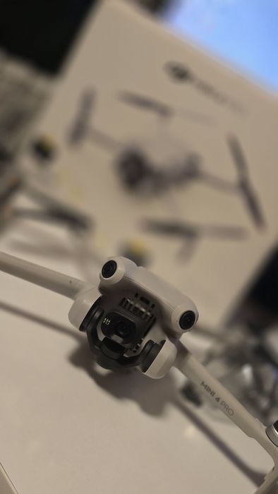 Дрон DJI Mini 4 Pro Fly More Combo