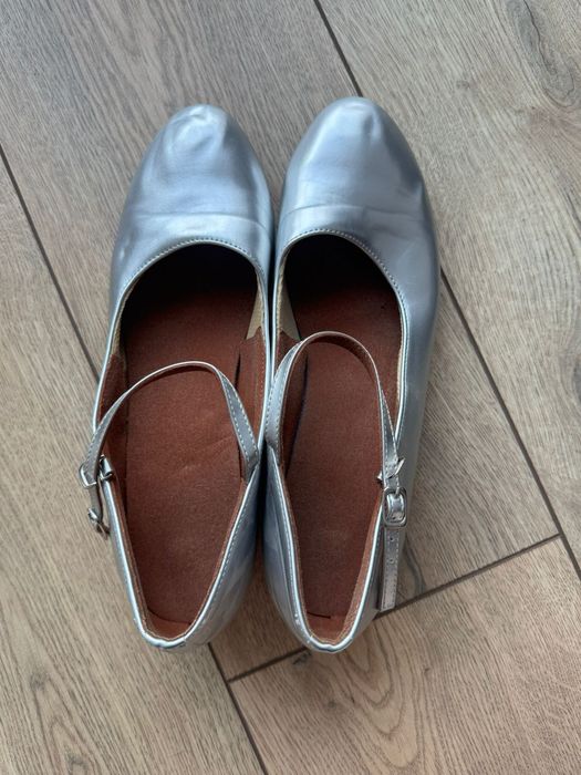 Продам туфли для танцев