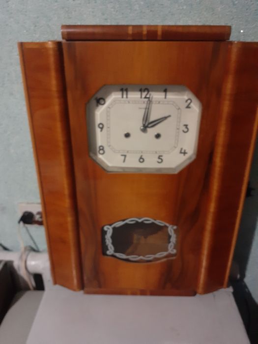 Часы с маятником