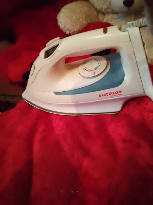 Продам три  утюга.