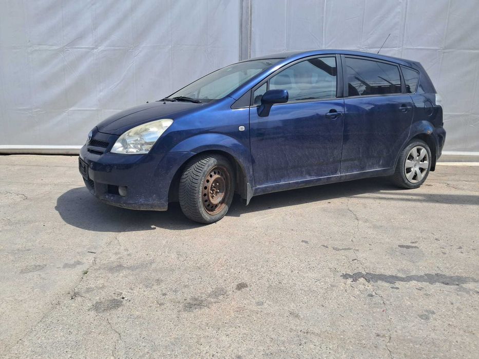 Dezmembrez Toyota Corolla Verso 2.2 D-4D cod motor 2AD-FTV transmisie manuala 6+1 an 2006