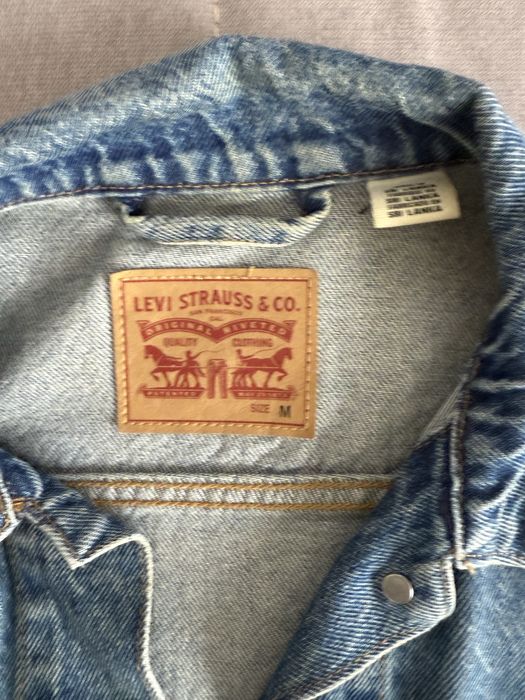 Продам джинсовую куртку lewis