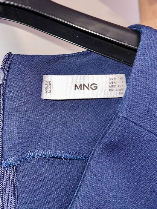 Бизнес рокля Mango