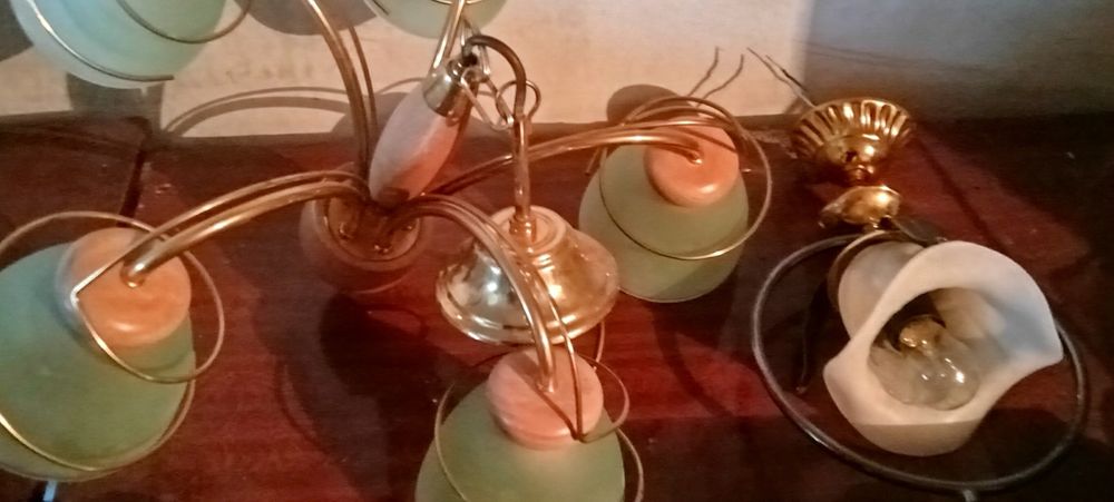 Продам люстры в рабочем состоянии