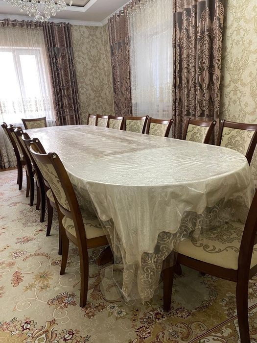 Стол и  стулья в хорошем состоянии