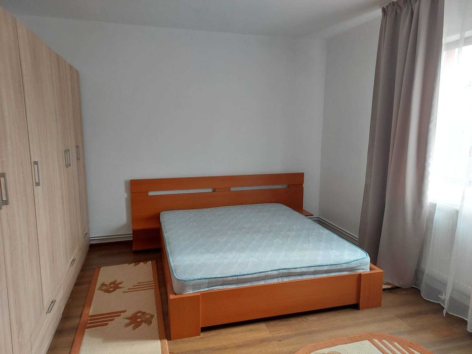 Inchiriez apartament