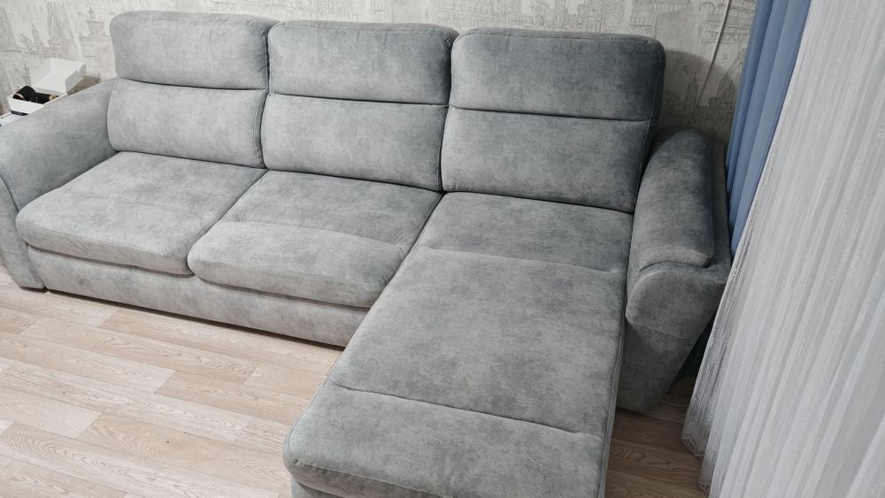 Раскладной угловой диван.