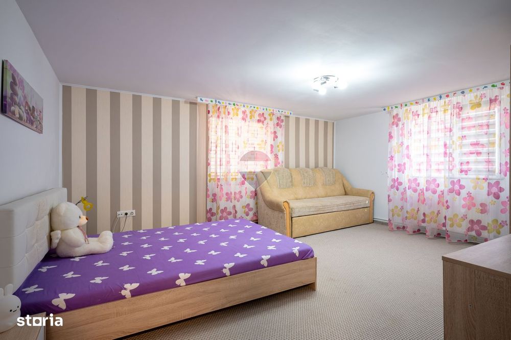 Apartament cu 3 camere, parcare, curte si spațiu depozitare în Sacele