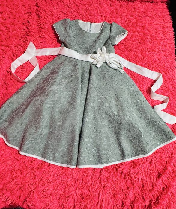 Продам платья на девочку