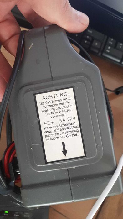 Încărcător baterie auto 12V / 4A – Pro-User CBC4