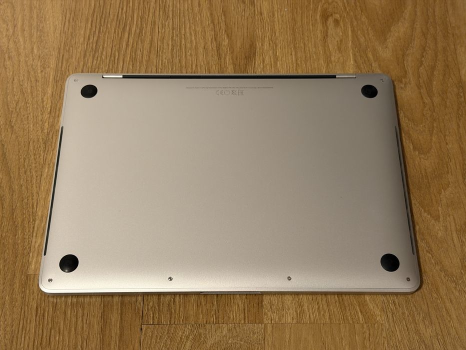 MacBook Pro 13-inch, 2017 Four Thunderbolt 3 Ports touchbar intretinut