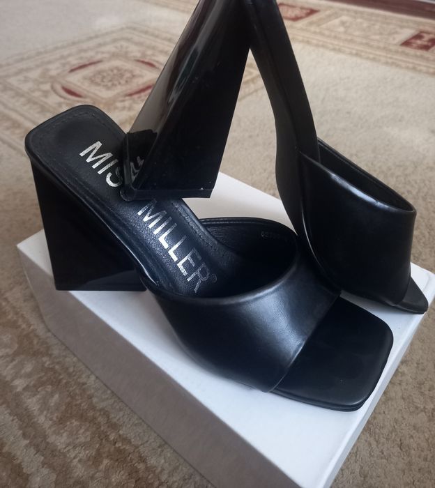 Новые шлепанцы-босоножки