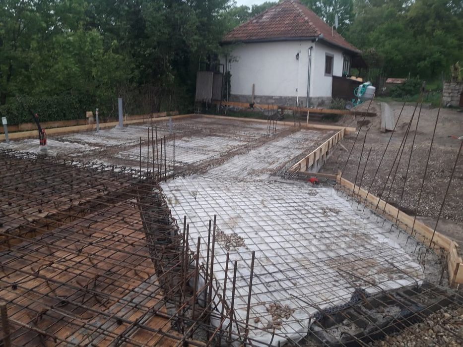 Execut case la rosu, finisari , acoperisuri , seminee, gratare