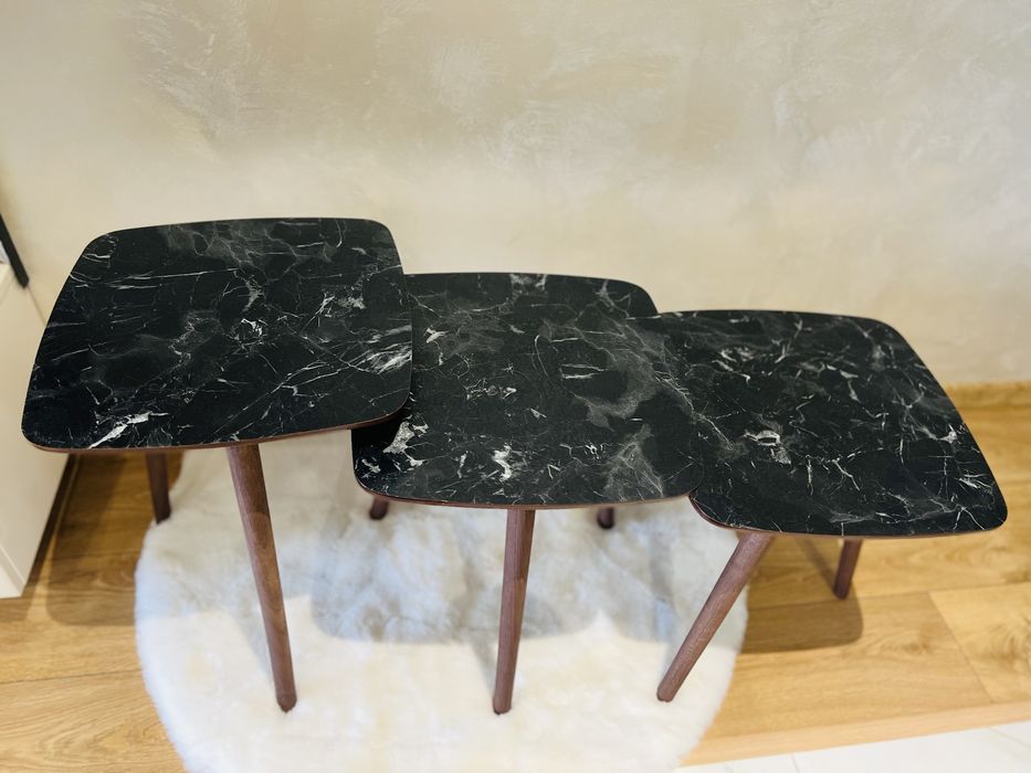 Комплект от три броя маси с мраморен ефект от MDF плот