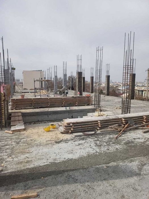 Продаются квартиры и магазины в центре Кагана вдоль дороги.