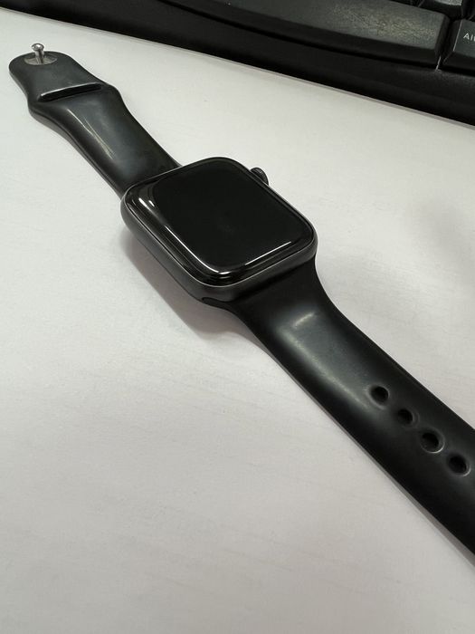 Продам Apple Watch 5