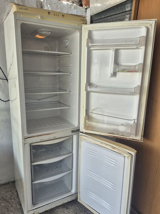 Холодильник Samsung