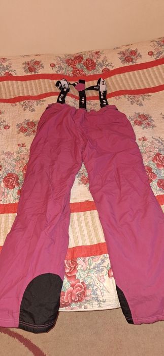 Salopeta ski culoarea roz