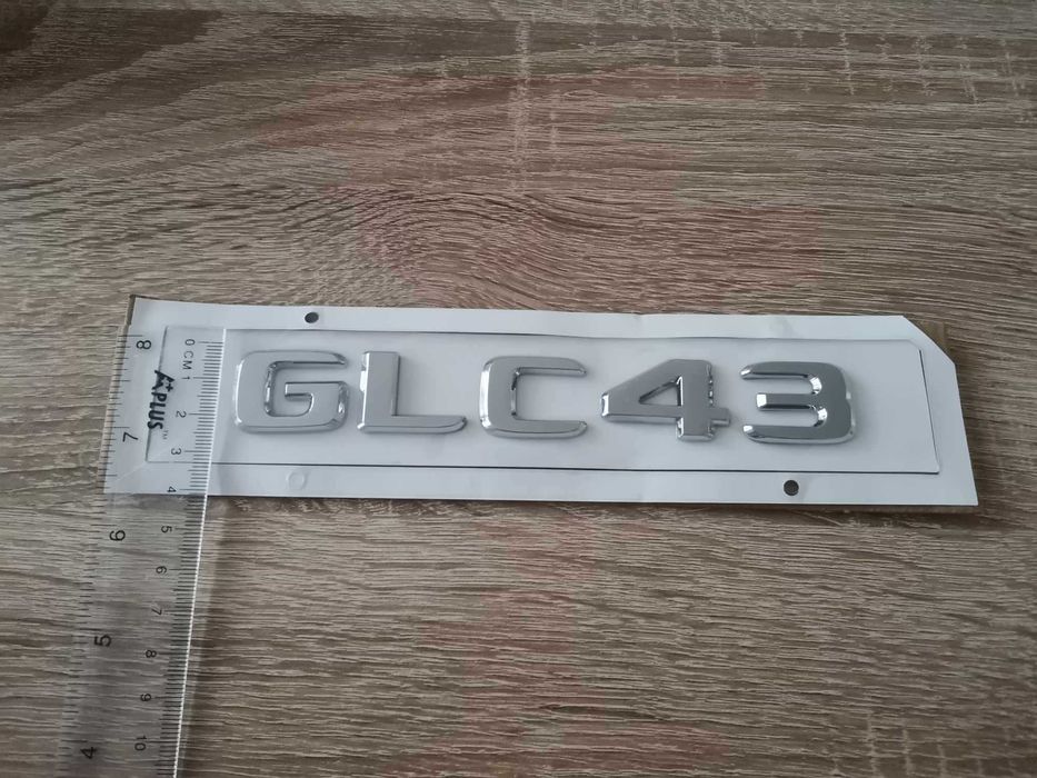 сребрист надпис Mercedes Benz GLC 43