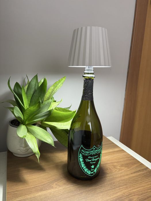 Dom Perignon Luminous настолна лампа от празна бутилка