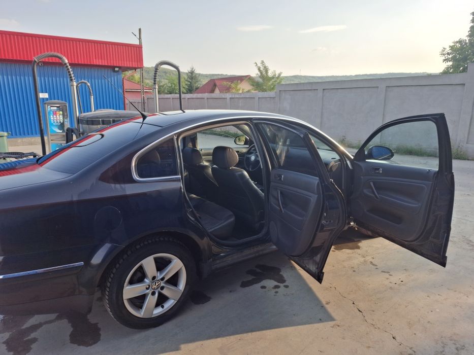 Vând Ww Passat b5.5 2005, masina este într-o stare bună de funcționare, este motorul de 1.9 tdi ,131  cp 4 ×4 6 trepte
