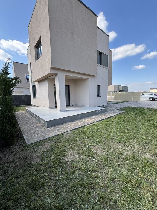 Casa cu etaj in cartier rezidential zona metro-magnolia