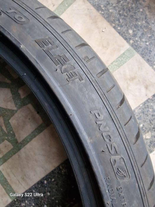235 35 20 Pirelli P ZER0 4броя Замъка Ямбол