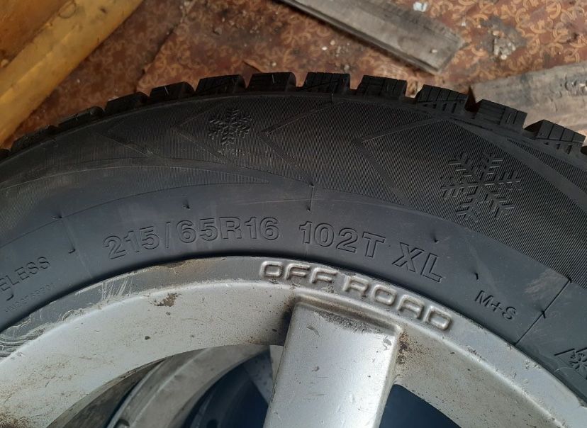 Продам шины в комплекте на ВАЗ 2121