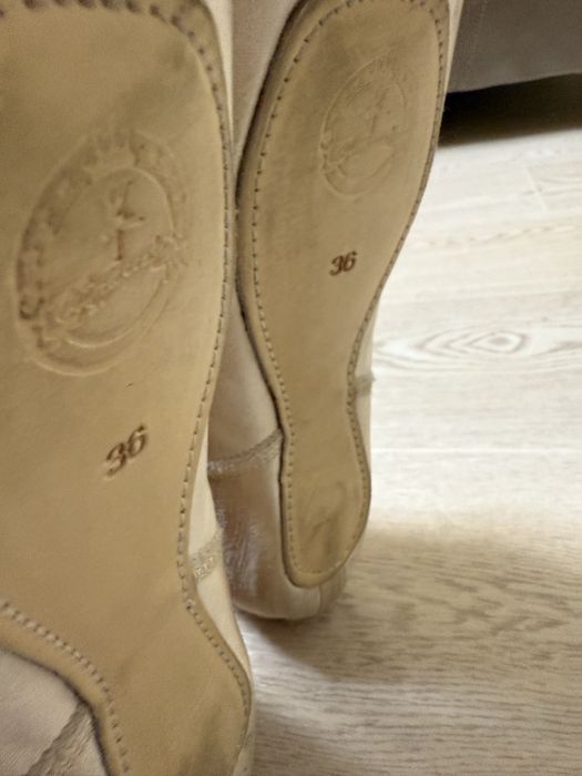 Пуанты бежевые 36 размер