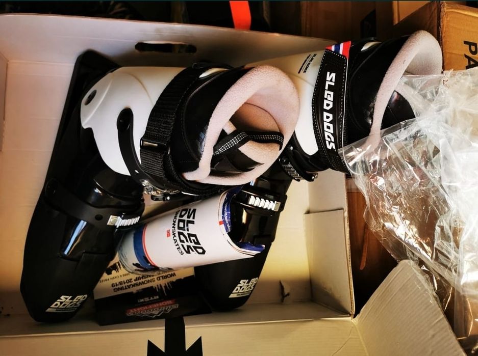 Vând Sled Dogs Halden V2 impecabili