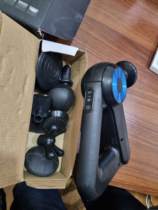 Универсальный массажер для тела с 12 насадками