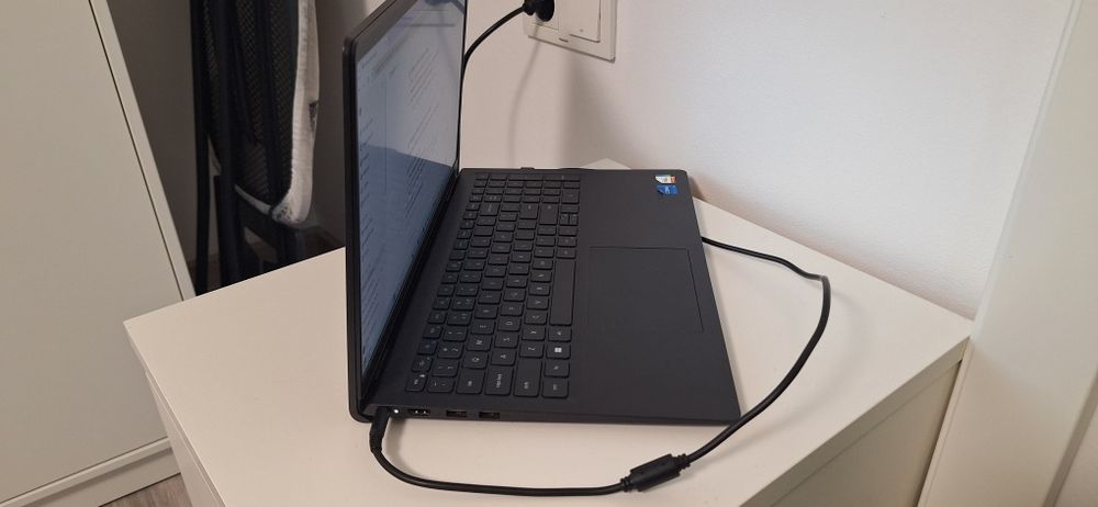 LaptopDell Vostro 3520 i5-1235U, 16GB RAM, SSD 512GB, Full HD – Stare