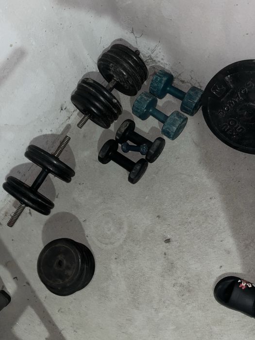 De vanzare banca pentru piept  cu tot cu bara si gantere detali pv