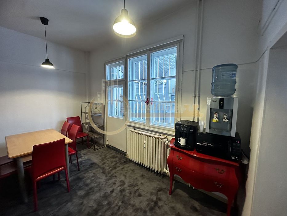 Дава се под наем Тристаен апартамент в София, Център - 120 кв.м за 947.58 € - Снимка #9